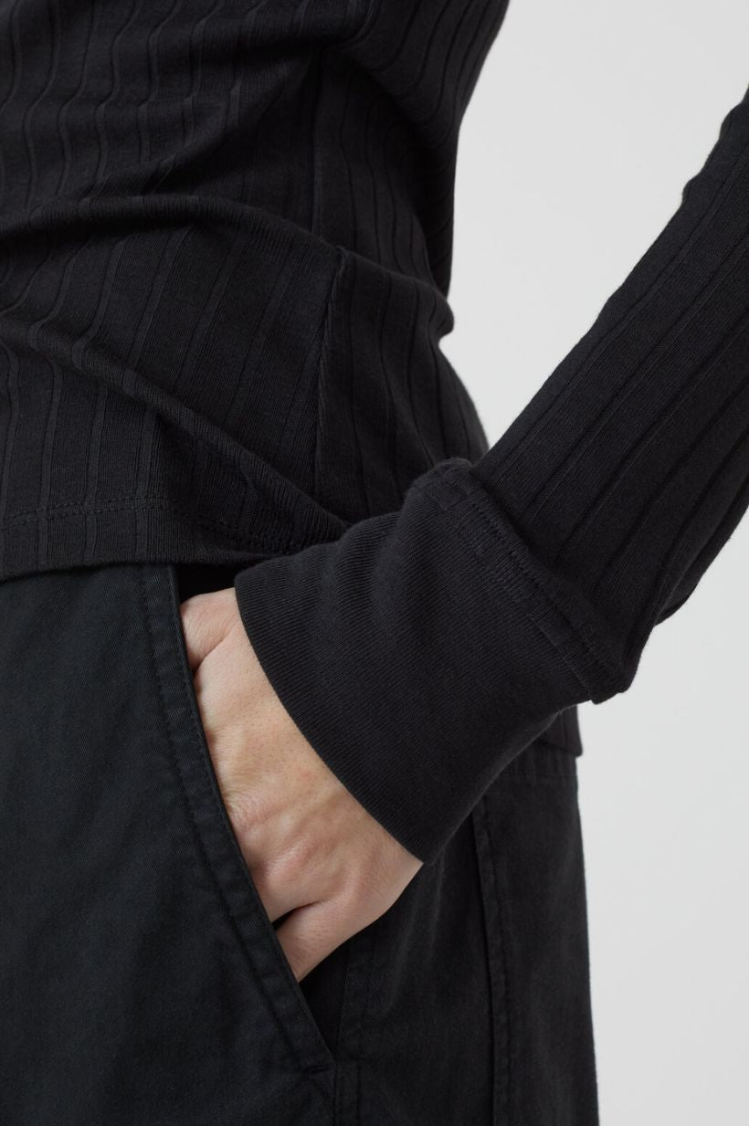 Straight Neck Long Sleeve