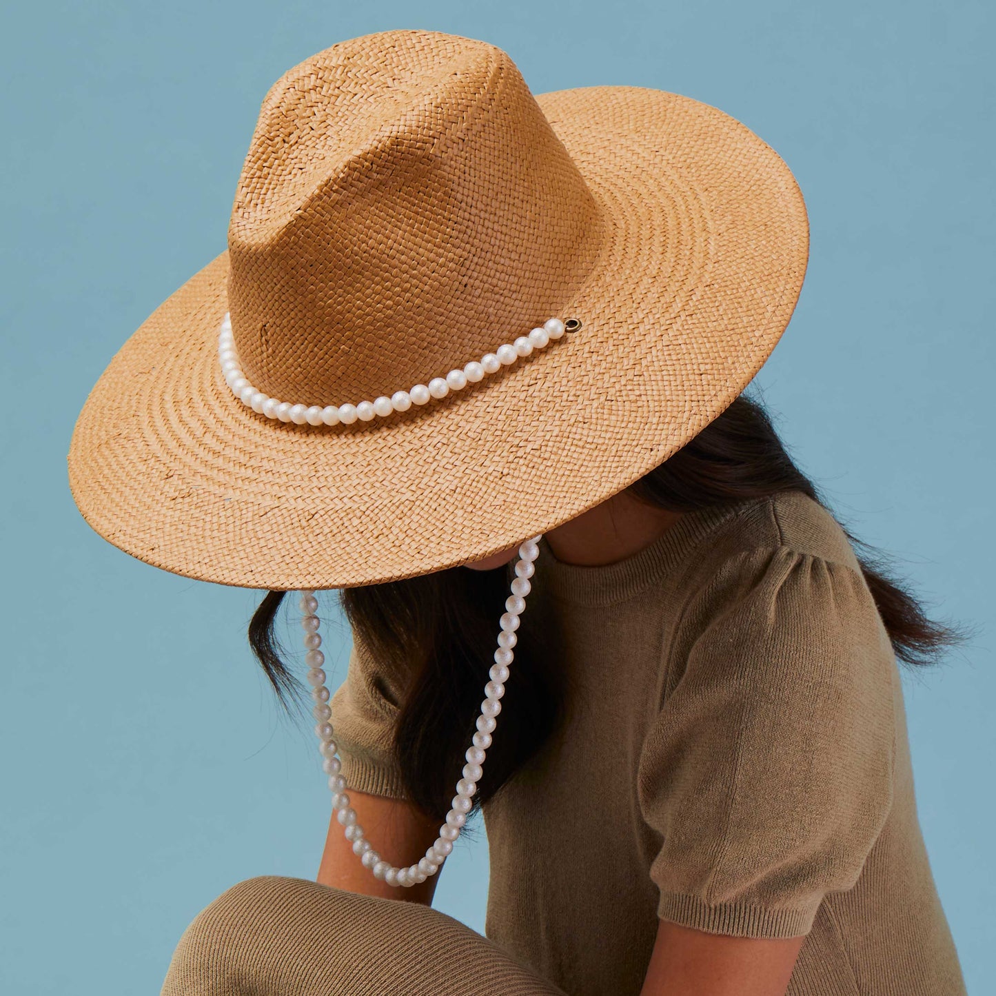 NATURAL PEARL STRAND STRAW HAT